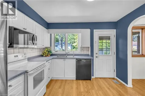 6 Mitchell Court Brantford ON N3S 7G8