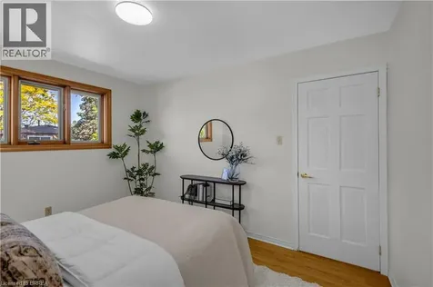 6 Mitchell Court Brantford ON N3S 7G8