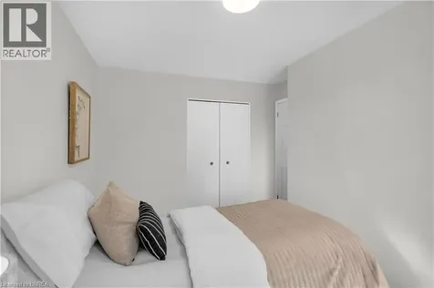 6 Mitchell Court Brantford ON N3S 7G8