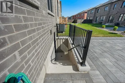 80 Weslock Crescent Aurora ON L4G 7Z4