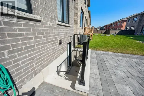 80 Weslock Crescent Aurora ON L4G 7Z4