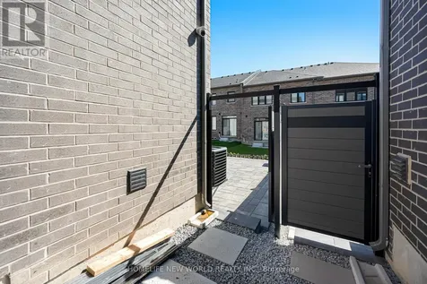 80 Weslock Crescent Aurora ON L4G 7Z4