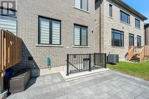 80 Weslock Crescent Aurora ON L4G 7Z4