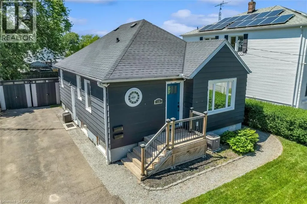 19 Lyons Avenue Welland ON L3B 1L8