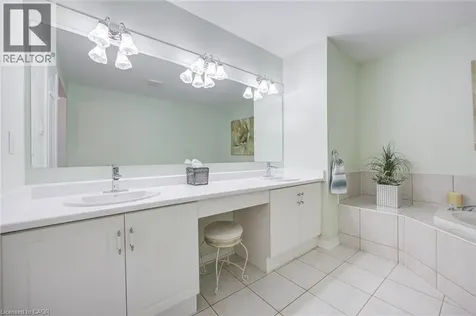 2295 Kingfisher Court Oakville ON L6M 3Z3