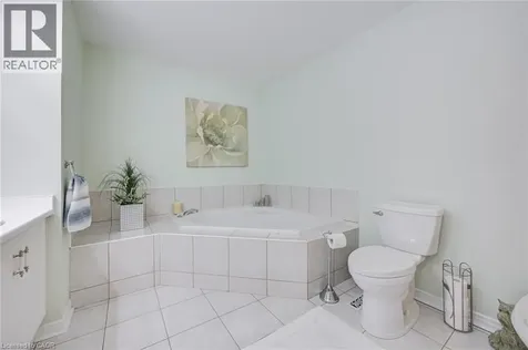2295 Kingfisher Court Oakville ON L6M 3Z3