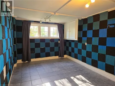 73 Foxtail Avenue Welland ON L3C 7J6