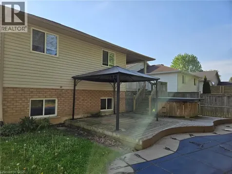 73 Foxtail Avenue Welland ON L3C 7J6