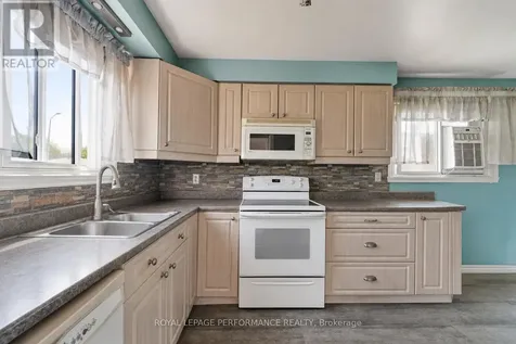 10 Valecrest Drive Cornwall ON K6H 6E1