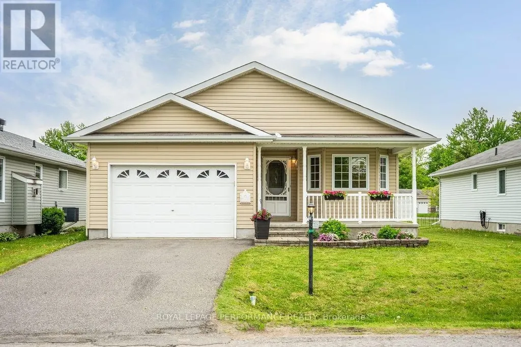 1008 Ada Barrington Private Ottawa ON K4P 0A7