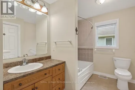 1008 Ada Barrington Private Ottawa ON K4P 0A7