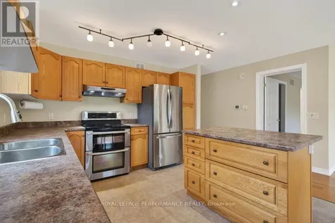 1008 Ada Barrington Private Ottawa ON K4P 0A7