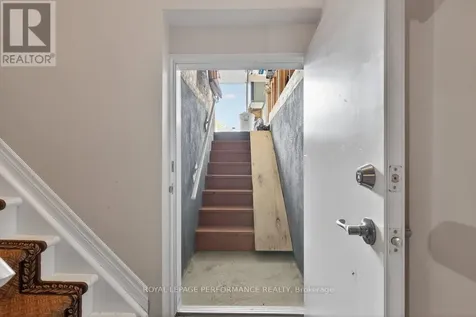 1008 Ada Barrington Private Ottawa ON K4P 0A7