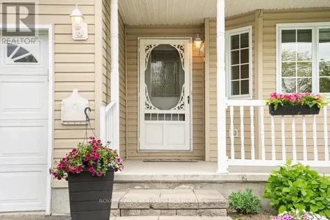 1008 Ada Barrington Private Ottawa ON K4P 0A7