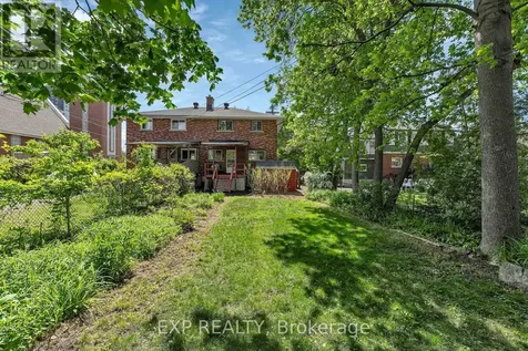 707 Roosevelt Avenue Ottawa ON K2A 2A8