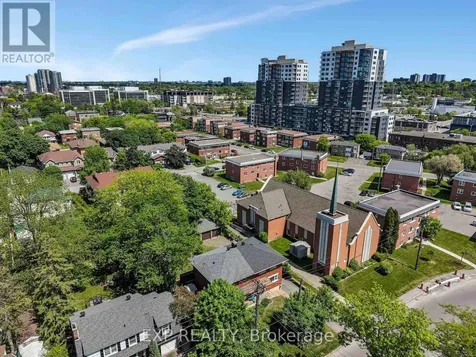 707 Roosevelt Avenue Ottawa ON K2A 2A8