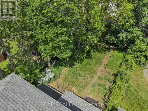 707 Roosevelt Avenue Ottawa ON K2A 2A8