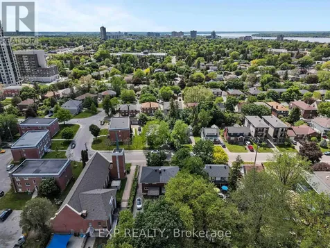 707 Roosevelt Avenue Ottawa ON K2A 2A8