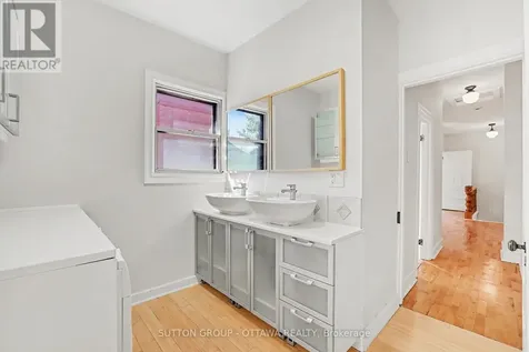 279 Cambridge Street North Ottawa ON K1R 7B1