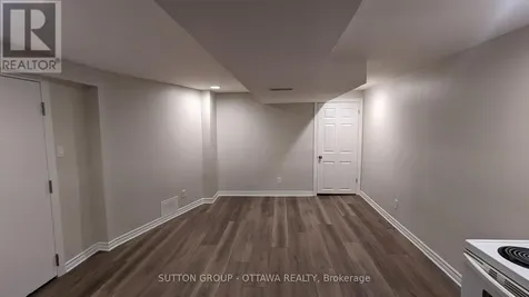 1071 Aldea Avenue Ottawa ON K1H 8B8