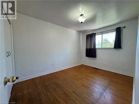 71 Hoover Crescent Hamilton ON L9A 3H2