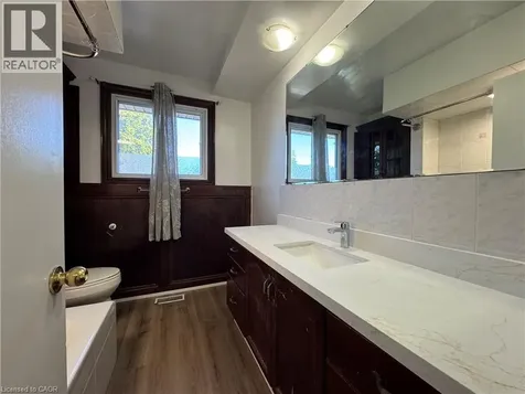71 Hoover Crescent Hamilton ON L9A 3H2