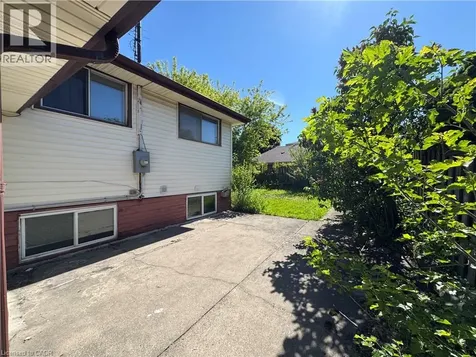 71 Hoover Crescent Hamilton ON L9A 3H2