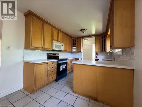 71 Hoover Crescent Hamilton ON L9A 3H2