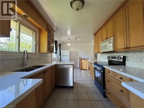 71 Hoover Crescent Hamilton ON L9A 3H2