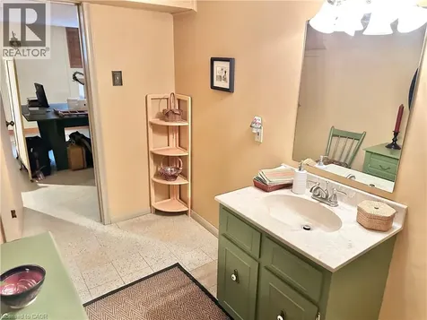 60 Smith Avenue Delhi ON N4B 1B8