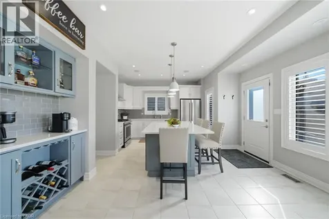 8 Myrtle Street Fonthill ON L0S 1E6