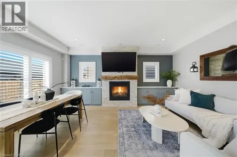 8 Myrtle Street Fonthill ON L0S 1E6