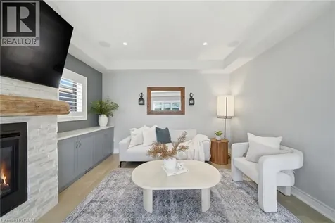 8 Myrtle Street Fonthill ON L0S 1E6