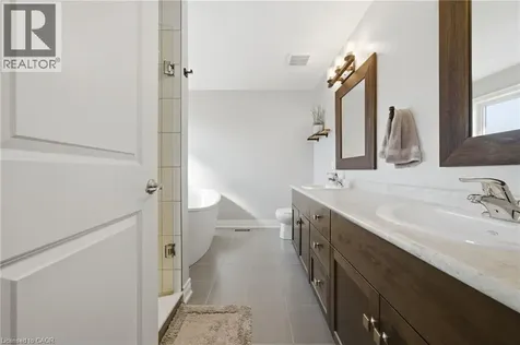 8 Myrtle Street Fonthill ON L0S 1E6
