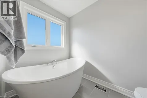 8 Myrtle Street Fonthill ON L0S 1E6