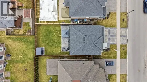 8 Myrtle Street Fonthill ON L0S 1E6