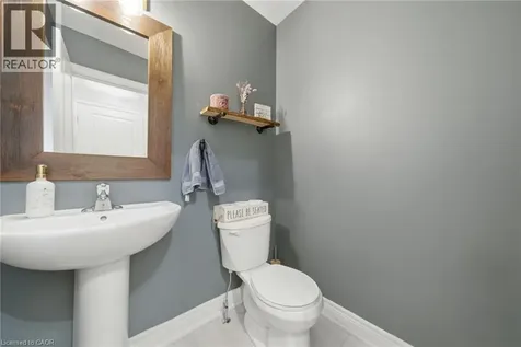 8 Myrtle Street Fonthill ON L0S 1E6
