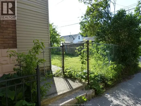 1140 Giles Boulevard East Windsor ON N9A 4G4