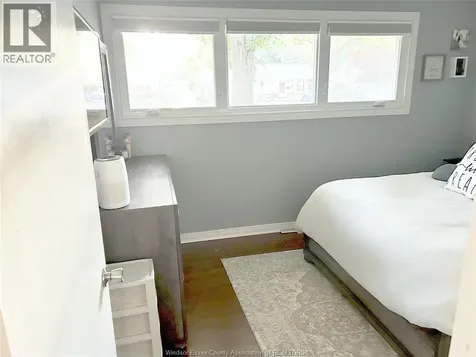 3341 Mark Avenue Windsor ON N9E 2X2