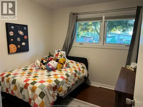 3341 Mark Avenue Windsor ON N9E 2X2