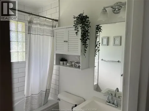 3341 Mark Avenue Windsor ON N9E 2X2