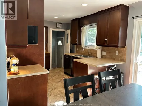 3341 Mark Avenue Windsor ON N9E 2X2