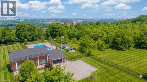 10 Azalea Court Stoney Creek ON L8J 1K4