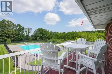 10 Azalea Court Stoney Creek ON L8J 1K4