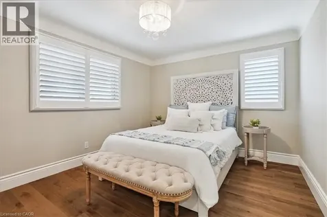 10 Azalea Court Stoney Creek ON L8J 1K4