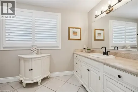 10 Azalea Court Stoney Creek ON L8J 1K4