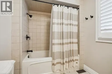 10 Azalea Court Stoney Creek ON L8J 1K4