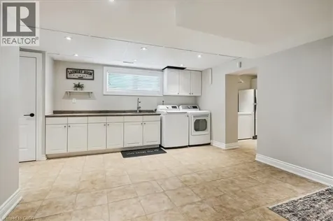 10 Azalea Court Stoney Creek ON L8J 1K4