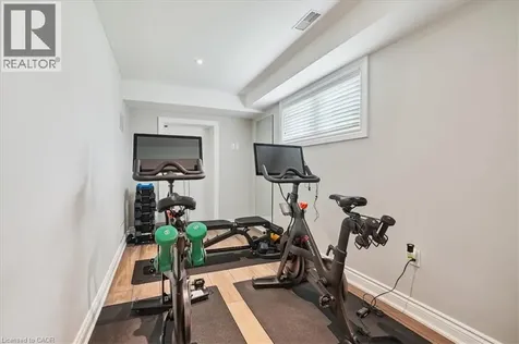 10 Azalea Court Stoney Creek ON L8J 1K4