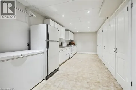 10 Azalea Court Stoney Creek ON L8J 1K4
